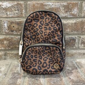 NWT Lululemon Everywhere Sling Bag Small In Leopardo Shift Midi Desert Khaki